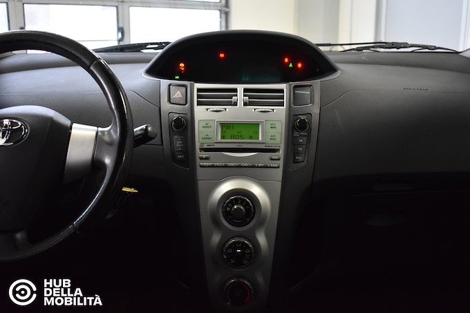 TOYOTA Yaris 1.0 5 porte Sol